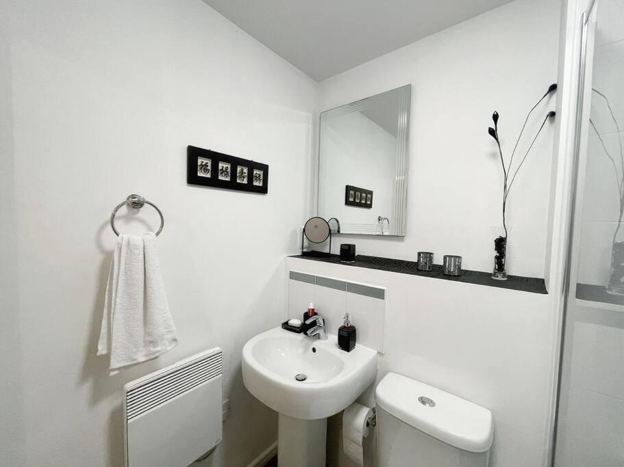 Cityfront Modern Apt Near City Centre/Etihad, Free Parking Manchester Buitenkant foto