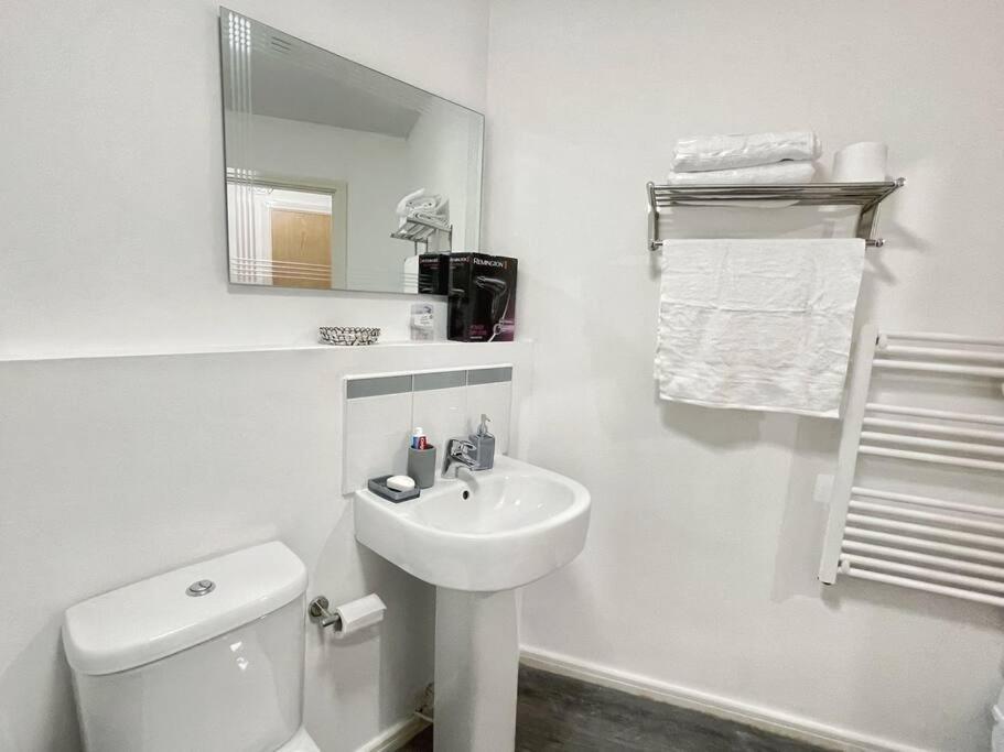 Cityfront Modern Apt Near City Centre/Etihad, Free Parking Manchester Buitenkant foto